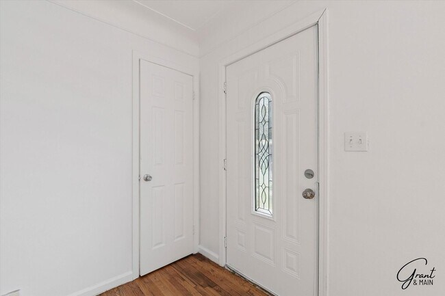 Foto del edificio - $1350 3 bedroom bungalow Eastpointe