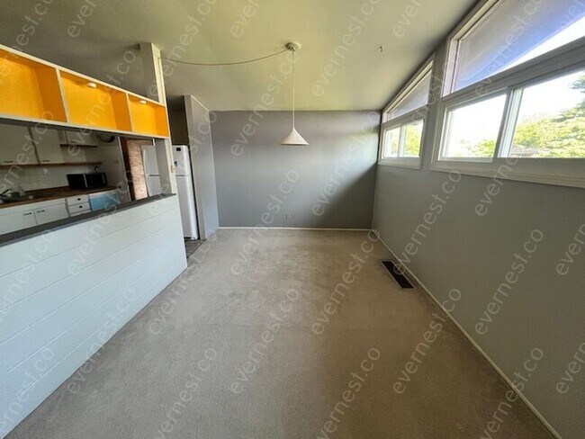 Foto del edificio - 913 Volz Dr