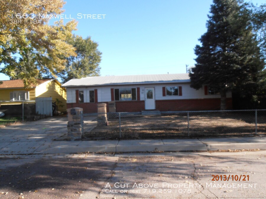 Rancher in Stratmoor Valley House Rental in Colorado Springs, CO