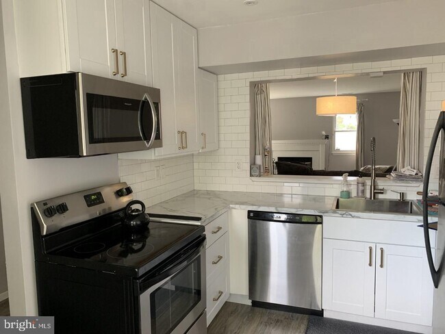 Building Photo - 35 Nakota Ct