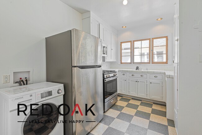 Foto del edificio - ~2 Weeks FREE~ Lovely One Bedroom with Bea...
