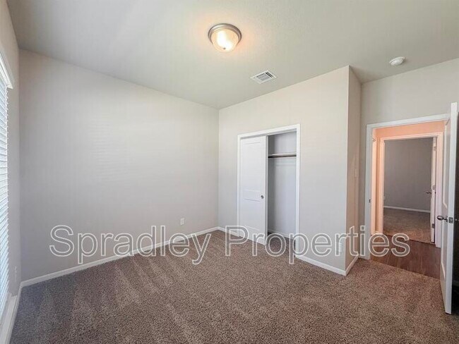 Building Photo - 2037 Yarrelton Dr
