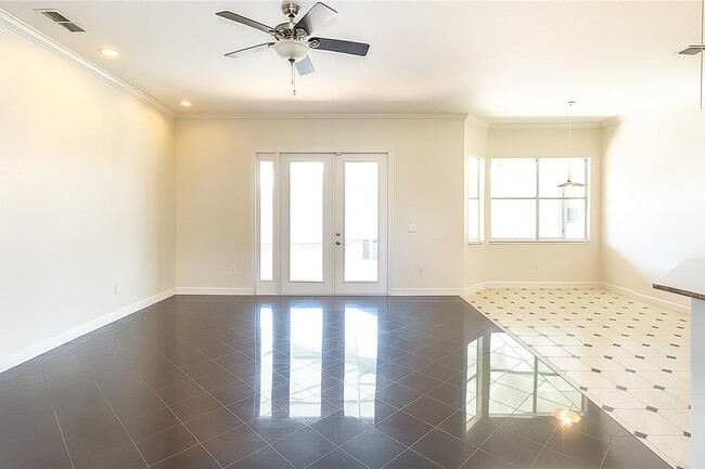 Building Photo - 2734 Eagle Lake Dr