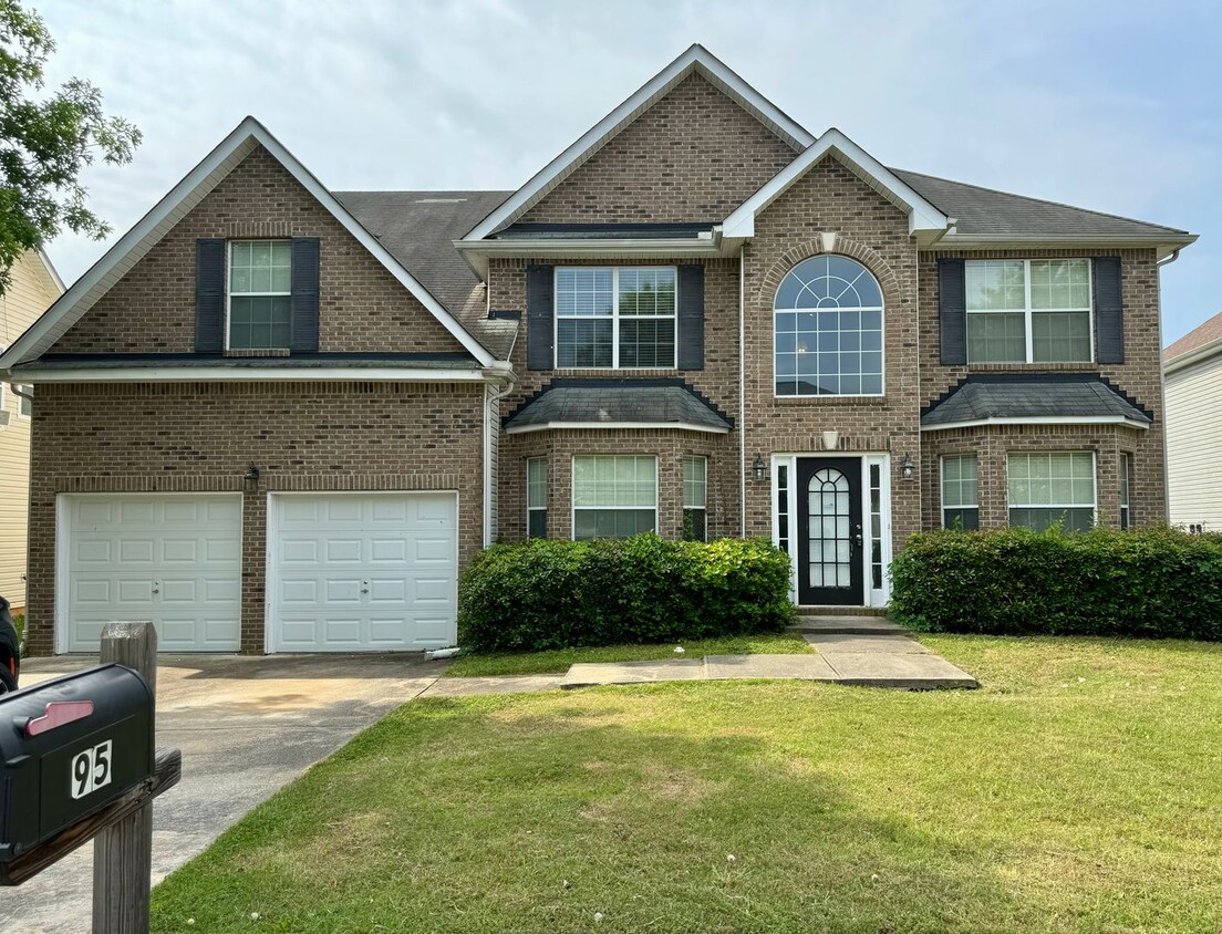 Primary Photo - Huge 5 Bedroom Home with Sooo Much Space!