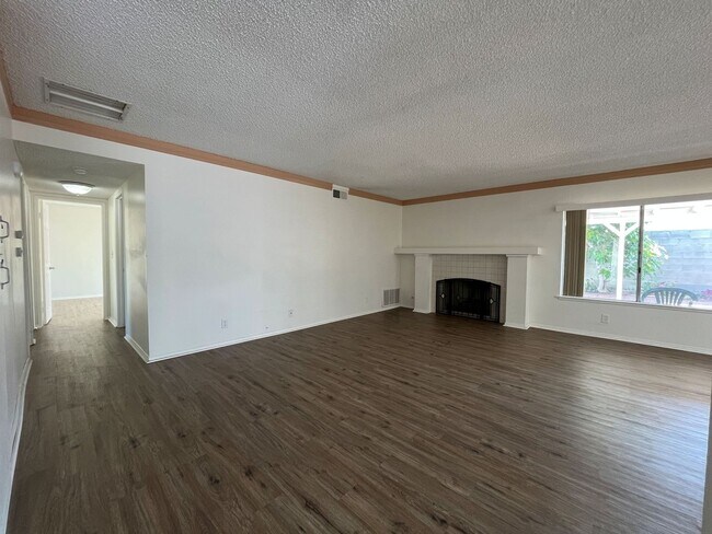 Foto del edificio - Simi Valley 3BR w/RV parking, AVAILABLE NOW!