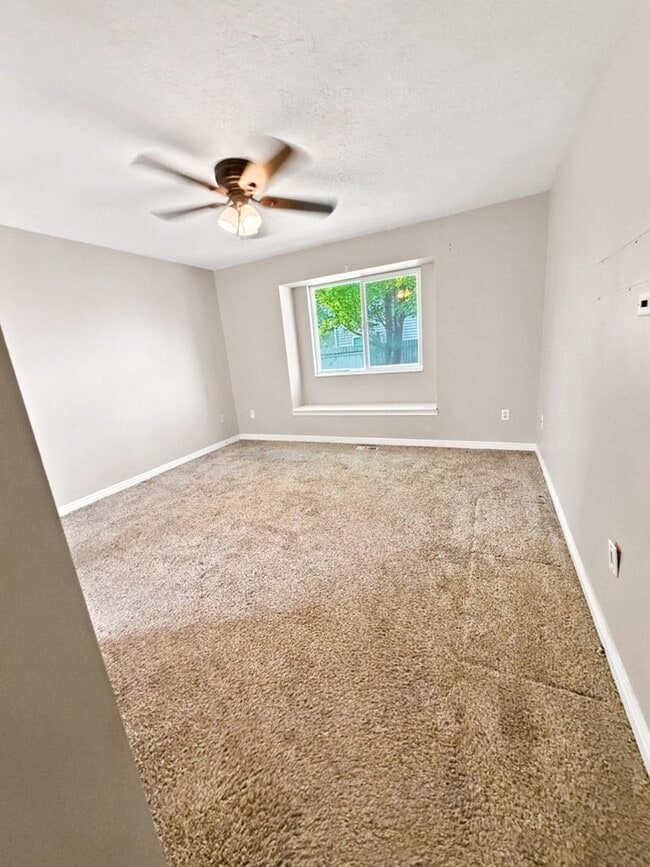 Building Photo - 582 N 1120 E