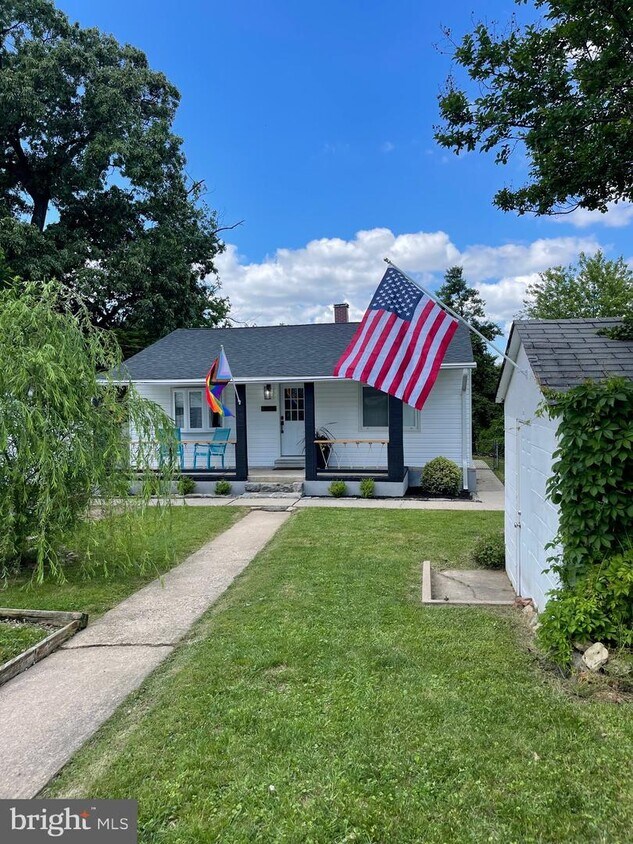 Primary Photo - 923 Short Rd