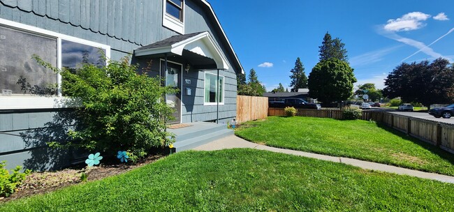 Building Photo - Charming 4 Bed, 2 Bath Home in Spokane! *S...