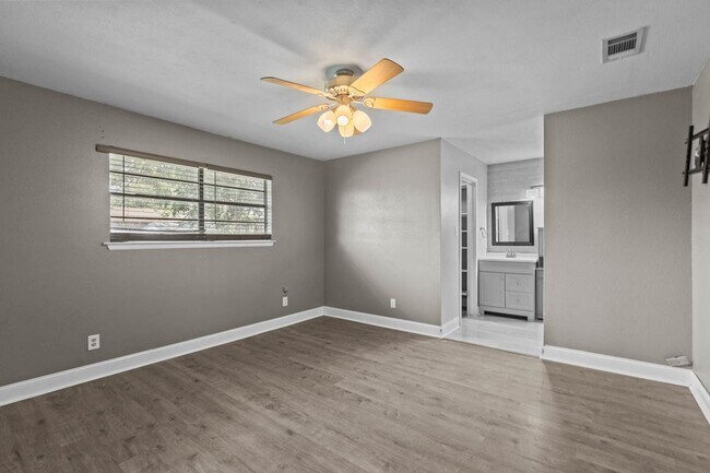 Foto del edificio - 5116 Canadian Ave