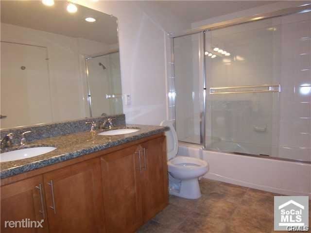 Building Photo - 411 W Seaside Way