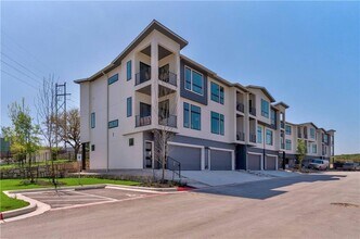Building Photo - 2050 Lohmans Spur Rd