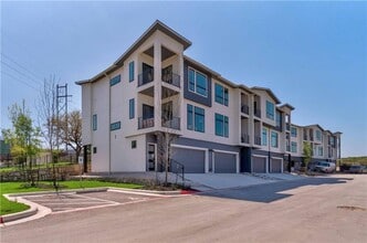 Building Photo - 2050 Lohmans Spur Rd