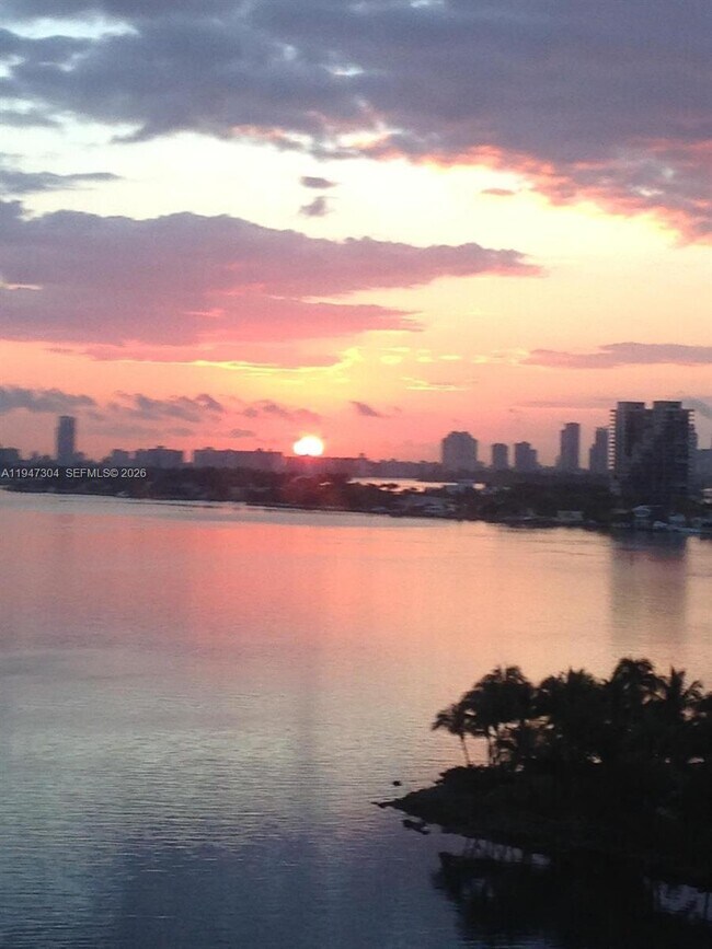 Foto del edificio - 2020 N Bayshore Dr