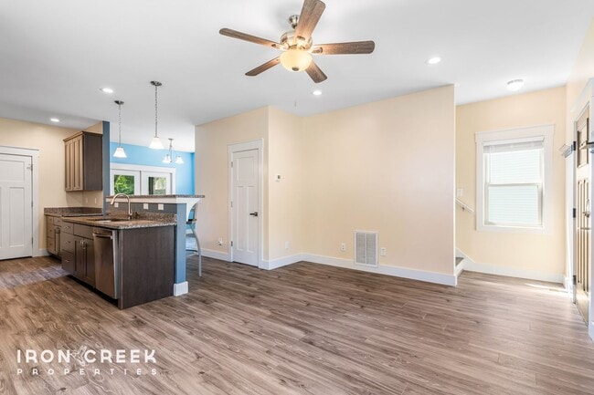Building Photo - Modern Three-Bedroom Home with Screened Po...
