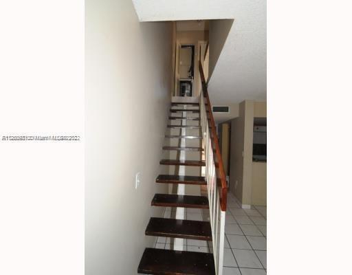 Foto del edificio - 1791 W 58th St