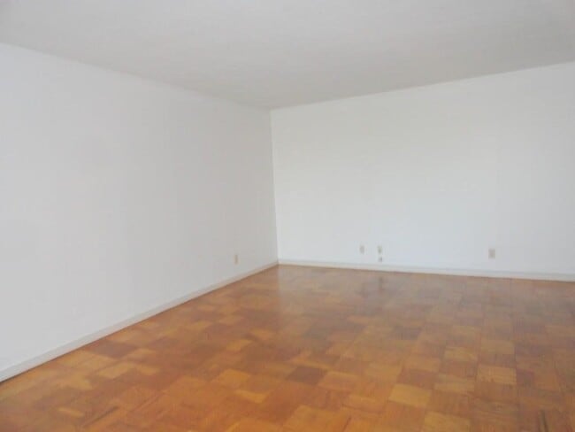 Foto del edificio - 77 Pond Ave