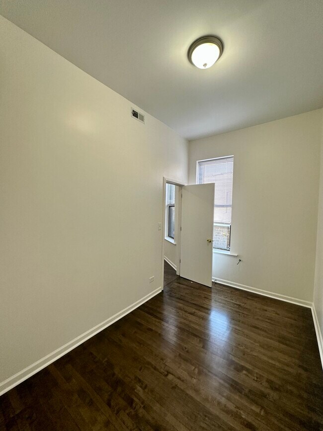 Building Photo - 1803 W 47th St