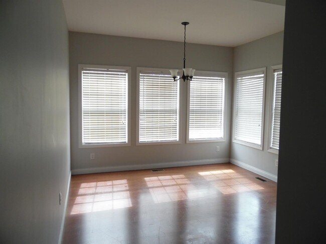 Building Photo - 2205 Dunhill Ln