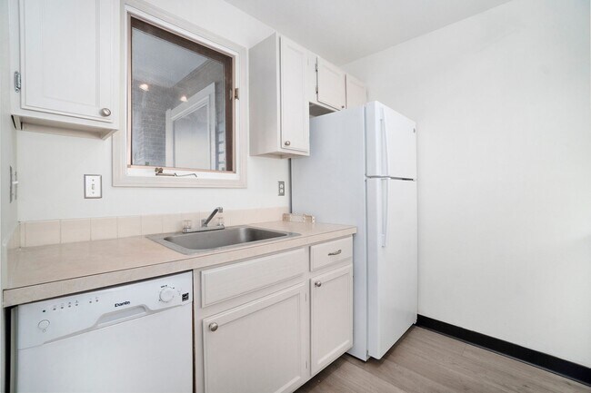Foto del edificio - Spacious 2BR/1BA Condo in Central Fort Collins – Available Now!