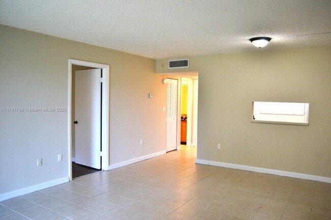 Foto del edificio - 8005 SW 107th Ave