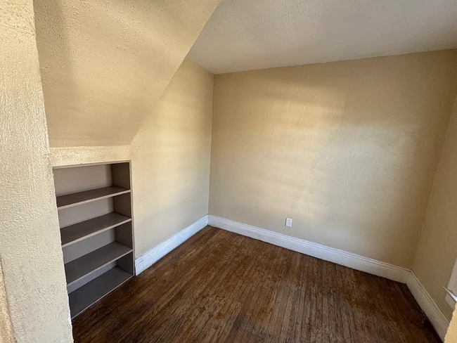 Building Photo - 26 Sherwood St