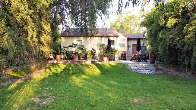 Área de servicio - 4142 Shadyglade Ave
