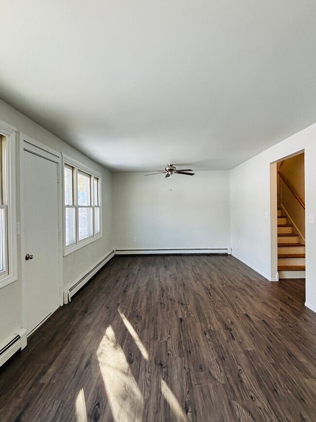 Building Photo - 276 Parliament Cir