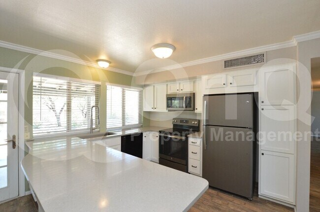 Building Photo - 6815 N Cascade Spring Pl