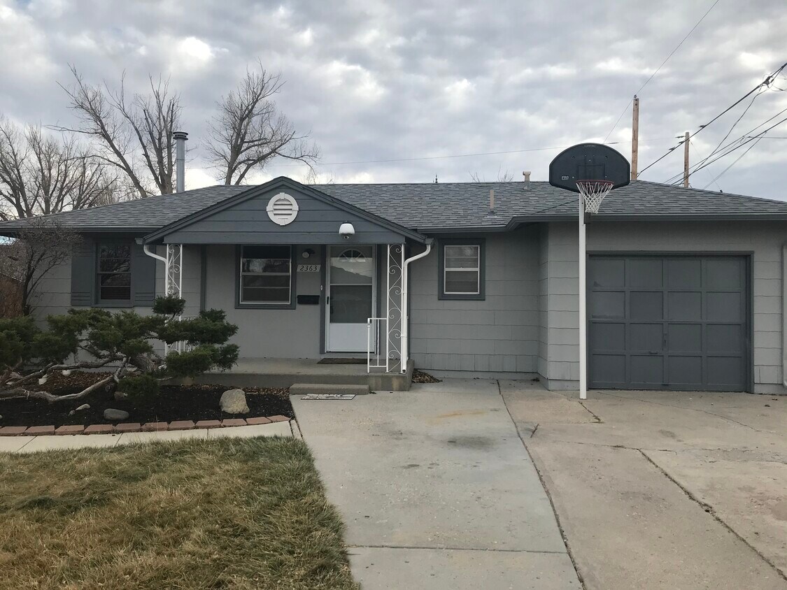 Primary Photo - 2363 Hanway Ave