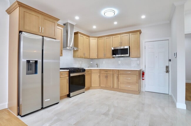 Building Photo - 915 Central Ave