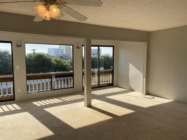 Building Photo - 4000 Gulf Terrace Dr