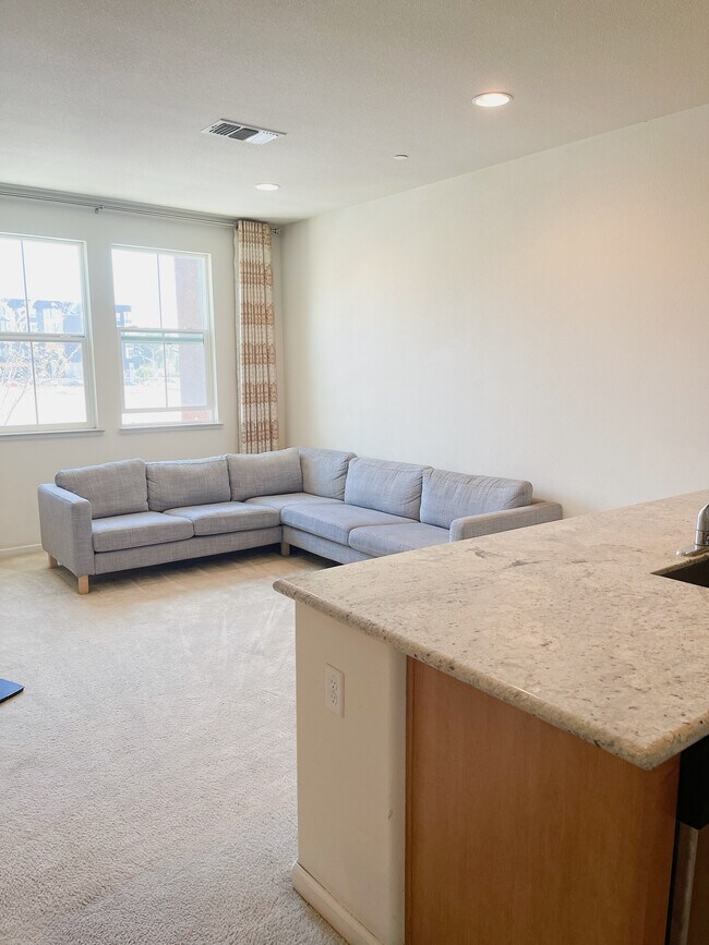Building Photo - 1499 Mercado Way