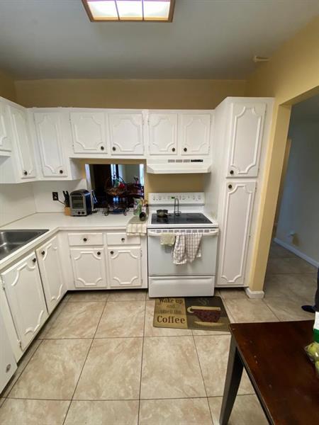 Building Photo - 2980 Riverside Dr