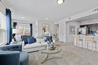 Building Photo - 97 @ North Oak
