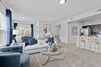 Building Photo - 97 @ North Oak