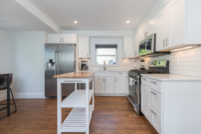 Building Photo - 121 Centre St