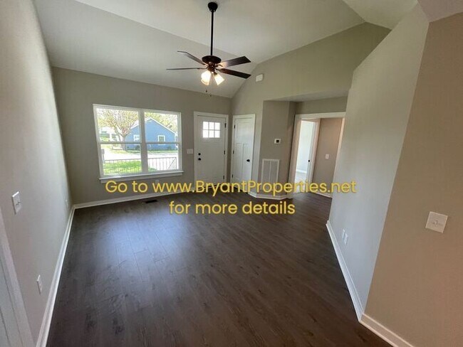 Foto del edificio - 105 20th Ave W - Spriningfield, TN 37172