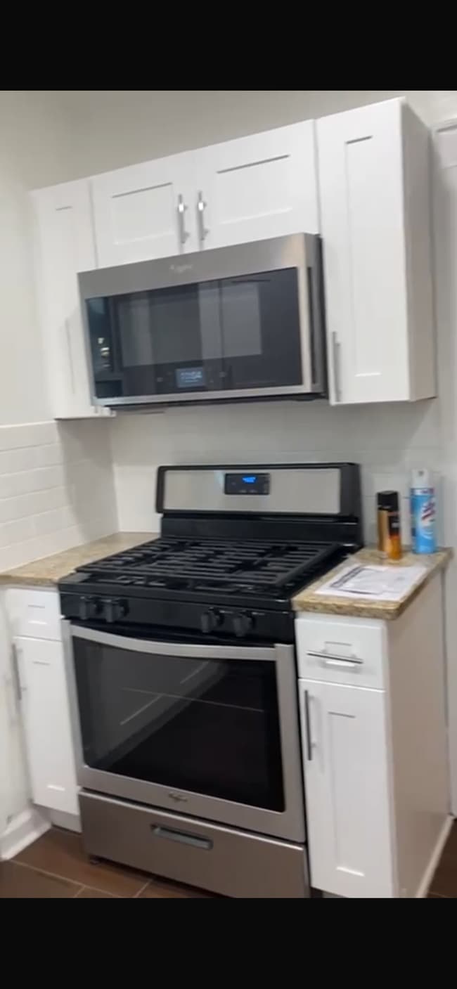 Photo - 832 Gibbons Ct House