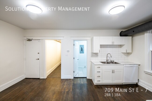 Photo du bâtiment - **Newly Renovated 2 Bedroom Unit**