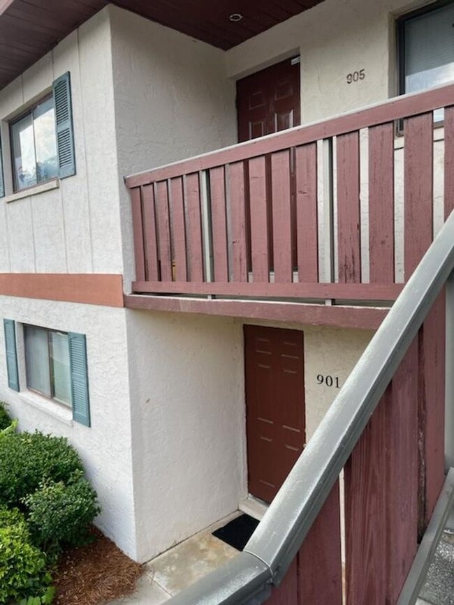 Building Photo - UPDATED CONDOMINIUM MOVE IN READY