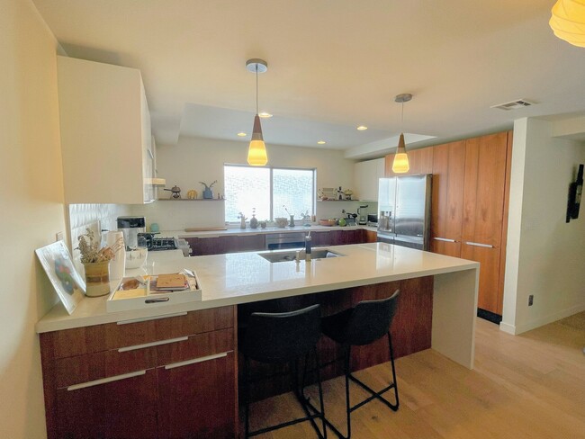 Bar counter - 4723 La Villa Marina Ln