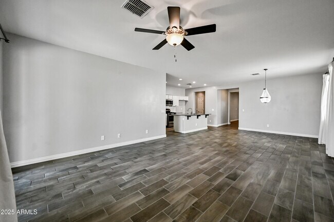 Building Photo - 2414 E Hazeltine Way