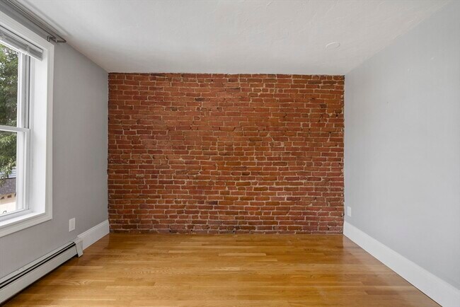 Foto del edificio - 495 E 7th St