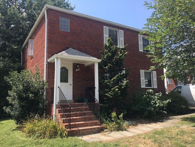 Exterior - 136 N Brookside Dr
