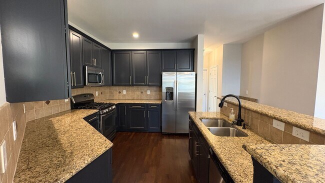 Building Photo - Beautiful and Spacious