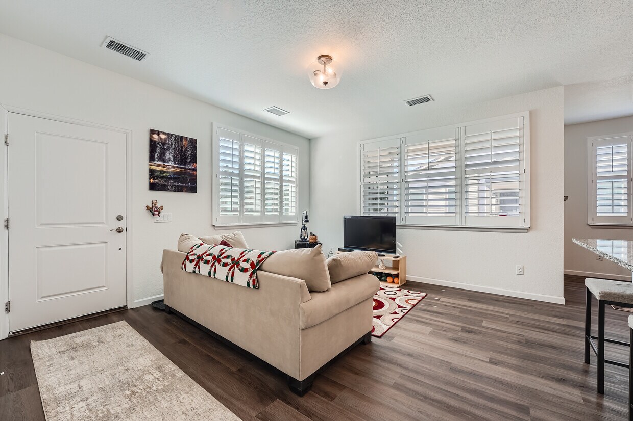Light and Bright Living Room - 4526 Copeland Cir