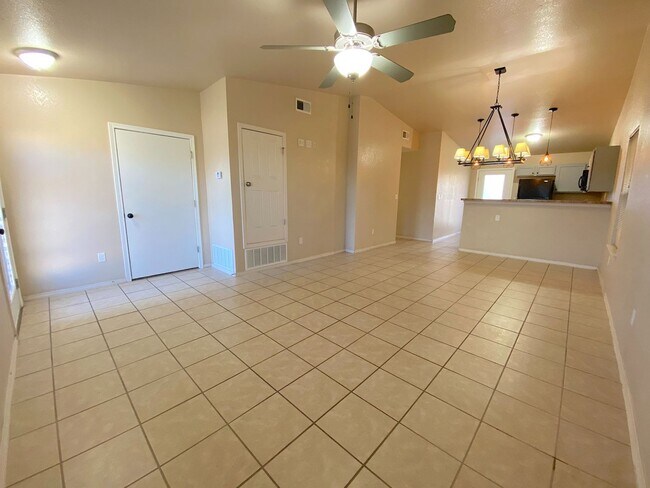 Foto del edificio - Northeast El Paso 3 Bed Refrig A/C