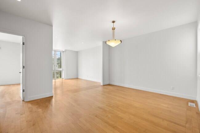 Foto del edificio - 563 33rd Ave