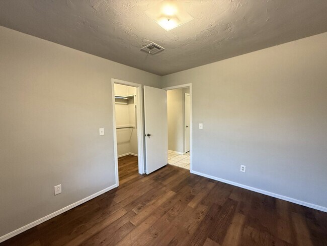 Building Photo - 3204 SE 56th St