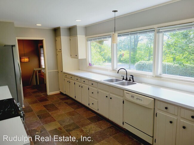 Building Photo - 3 br, 2 bath House - 984 Shades Crest Rd.